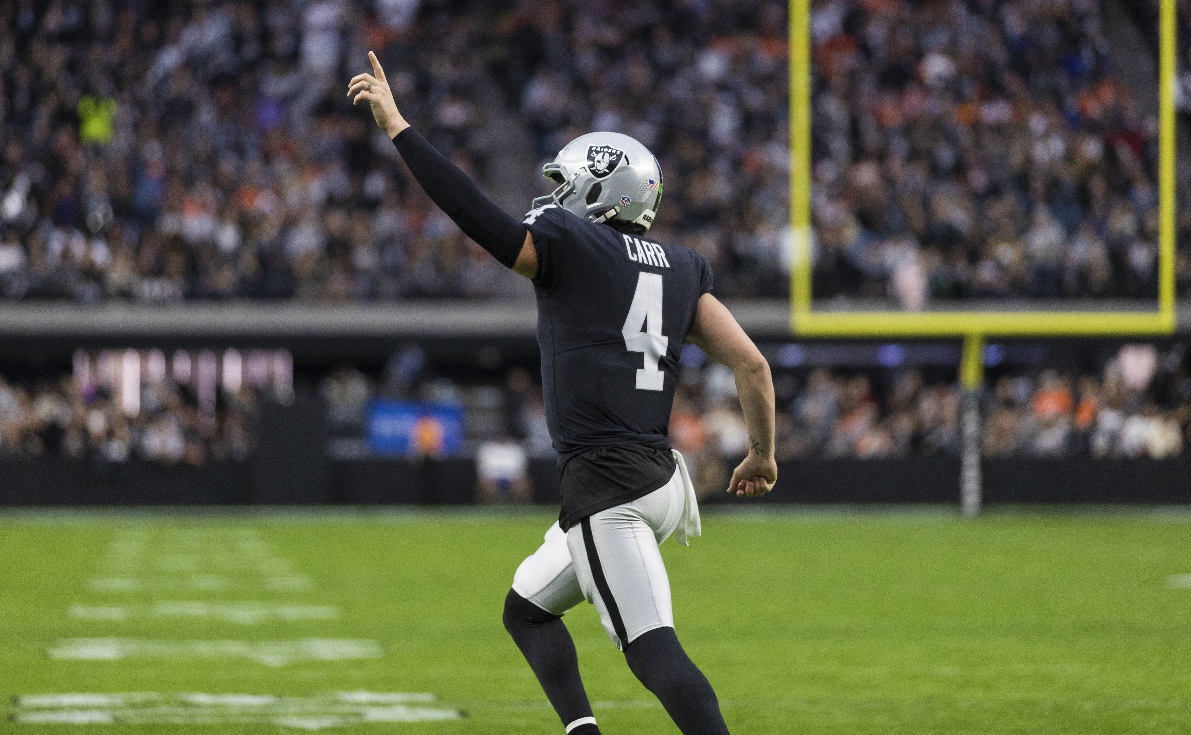 Derek Carr on contract negotiations: 'I'm going to be a Raider or I'll play golf'