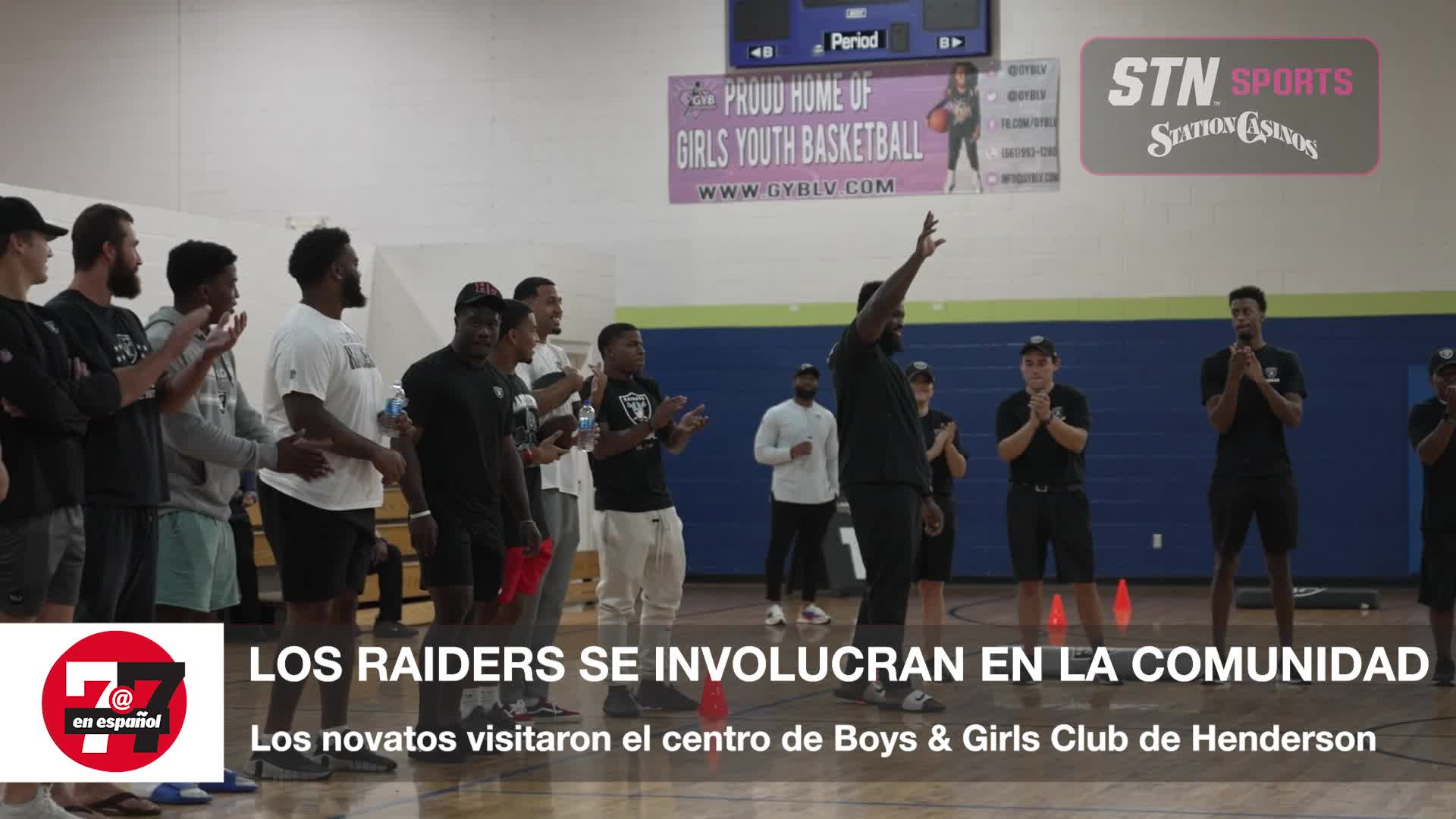 Los nuevos jugadores de Las Vegas Raiders visitan el Boys and Girls Club en Henderson
