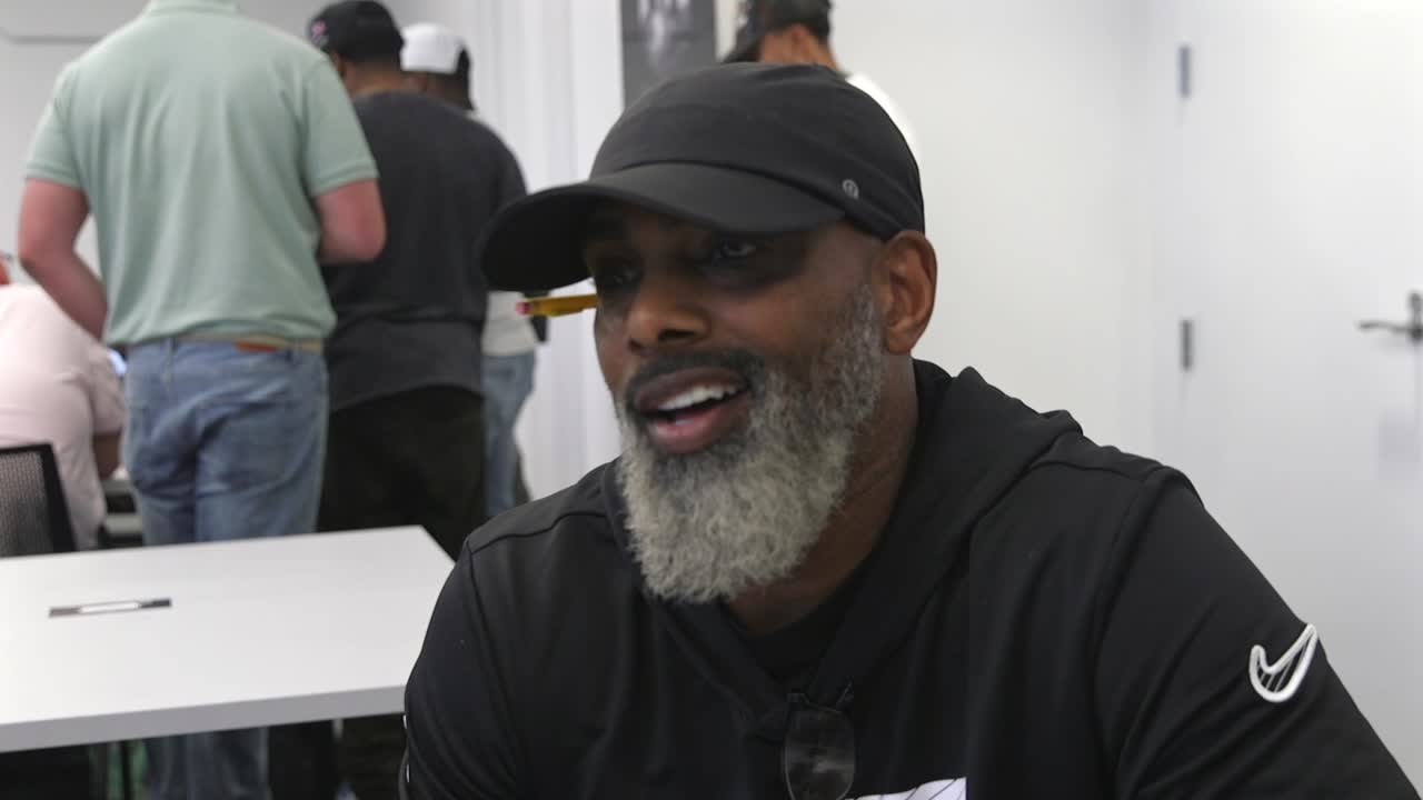 Raiders Rob Leonard speaks on challenging Maxx Crosby