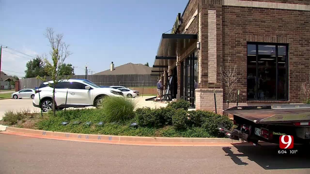 Car Crashes Into NW Oklahoma City Business