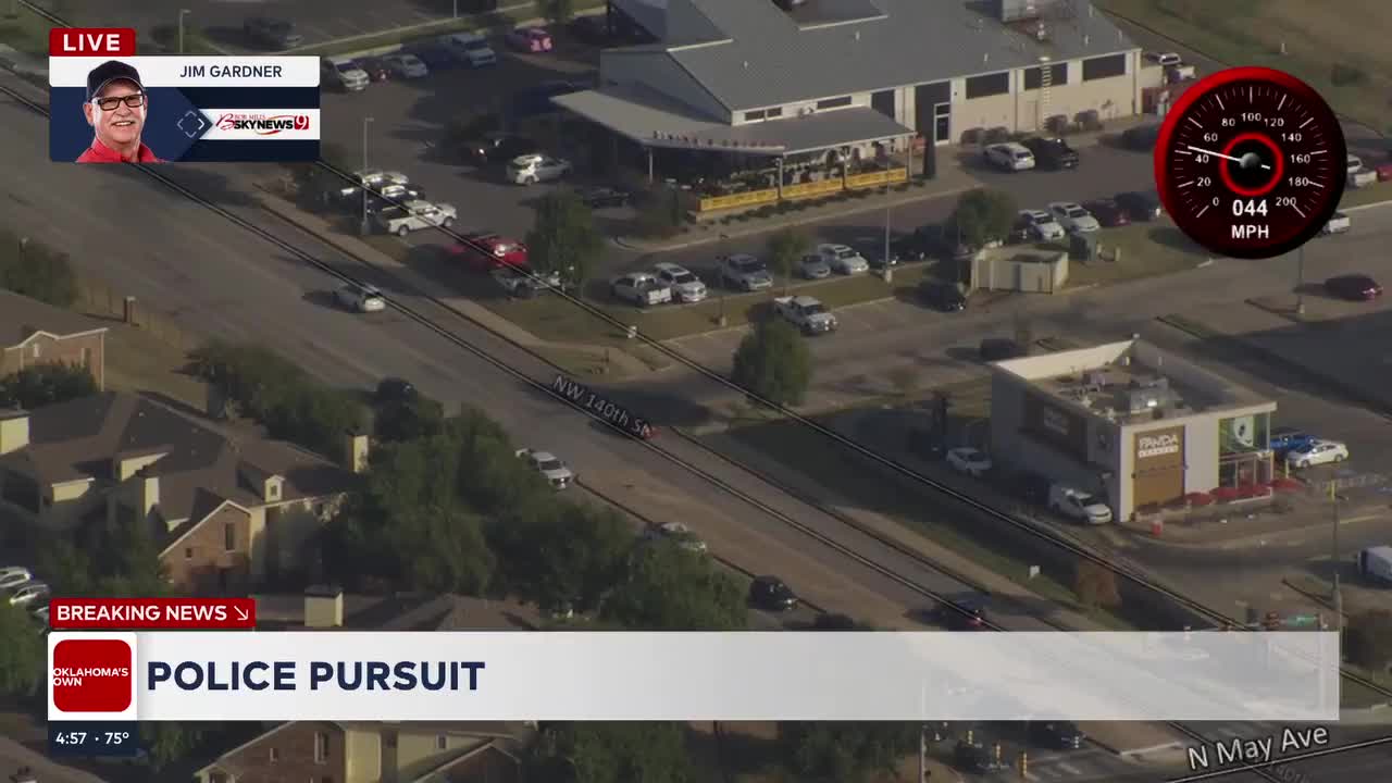 High speed chase enters mall