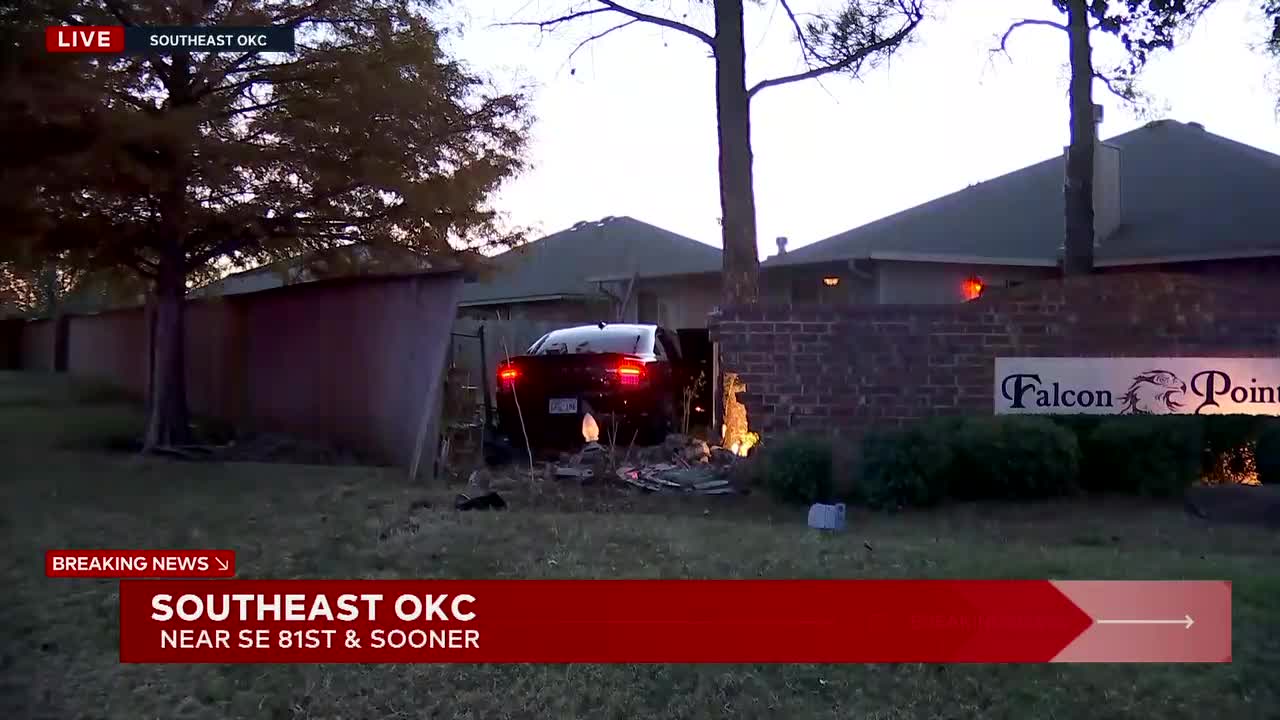 Short Pursuit Ends In Crash Into SE OKC Backyard, 1 Suspect On The Run