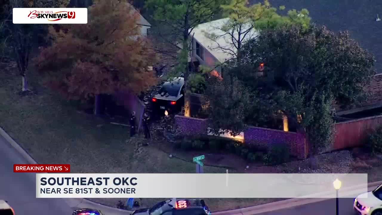 Short Pursuit Ends In Crash Into SE OKC Backyard, 1 Suspect On The Run