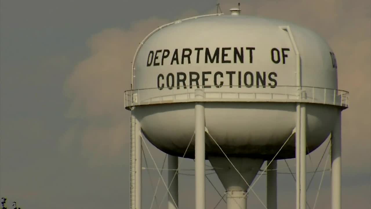 Walkaways at Oklahoma's lower-level prisons raise security concerns