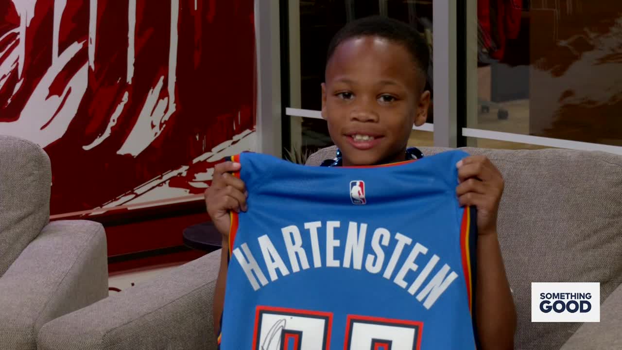 Young Thunder fan surprised with signed Isaiah Hartenstein jersey