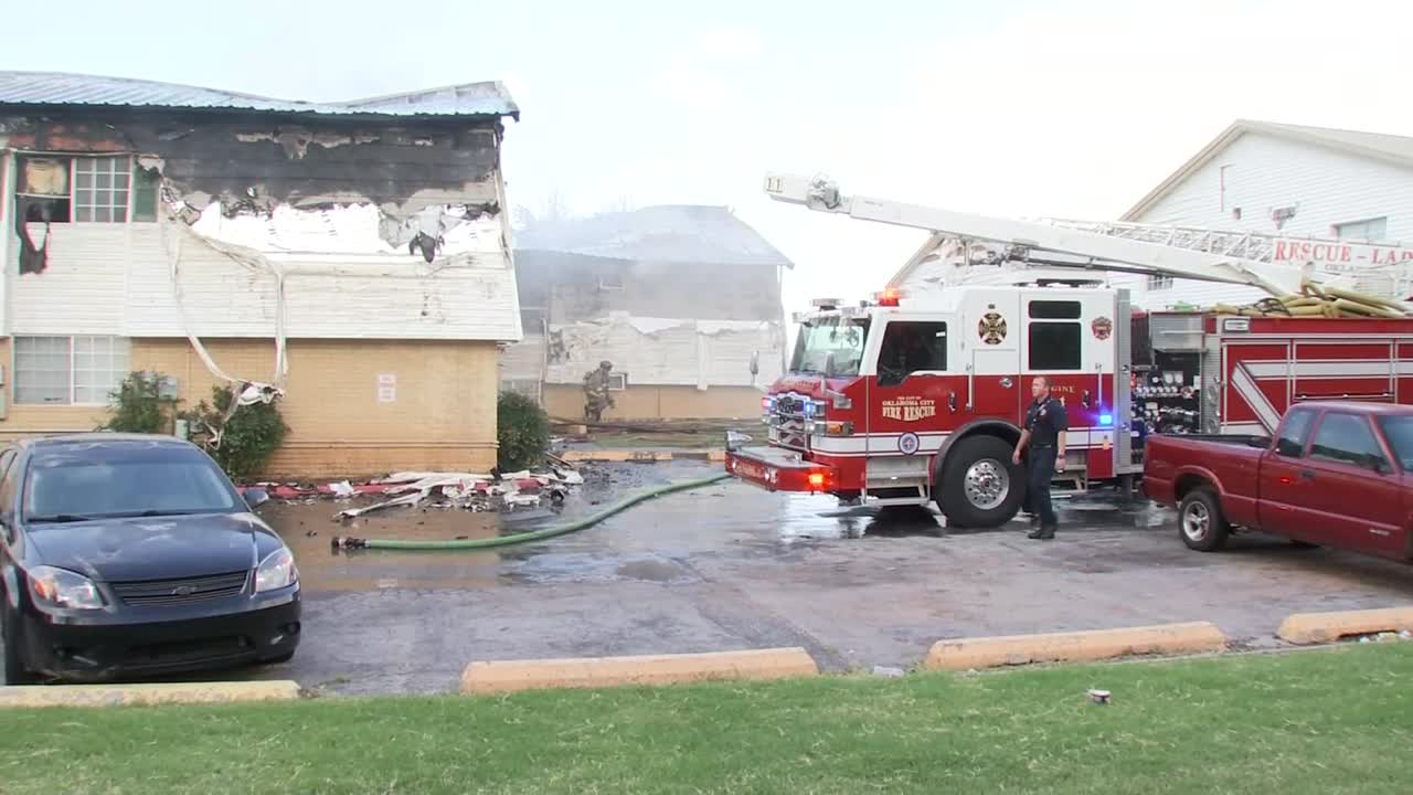 6 injured, including firefighter in NW OKC apartment fire