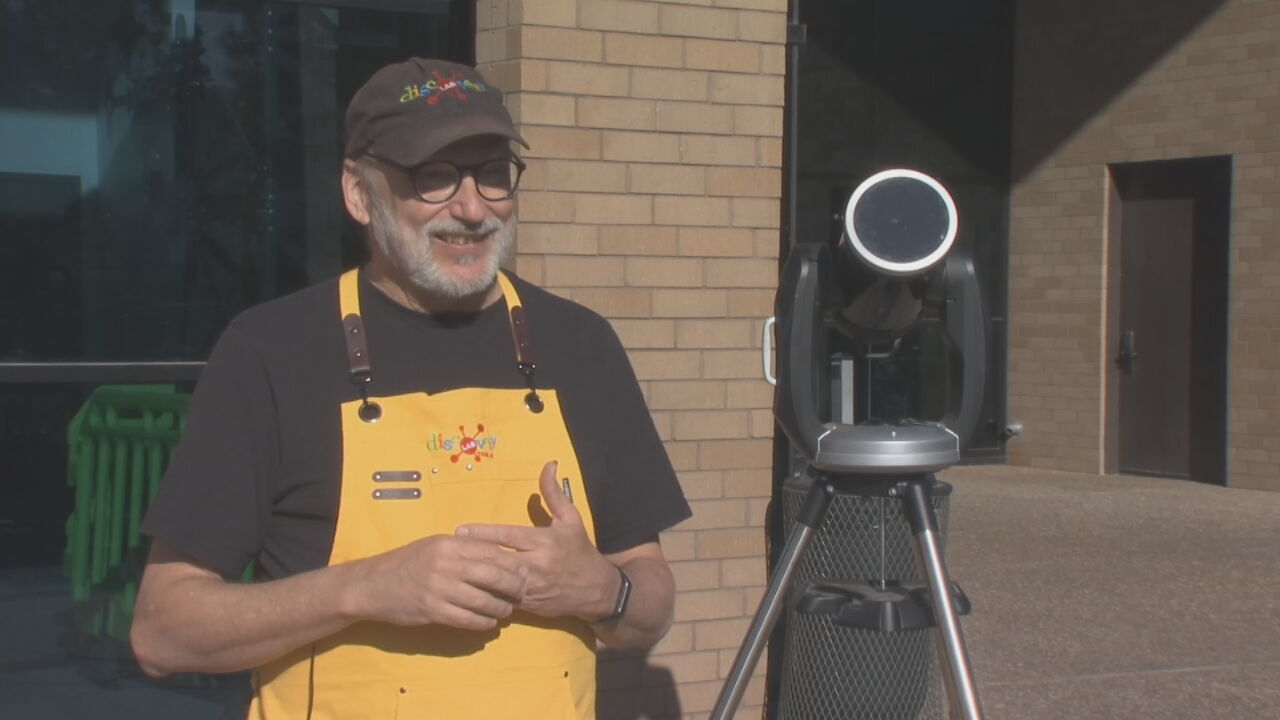 Discovery Lab Teaches Kids About The Solar Eclipse With Hands-On Activities