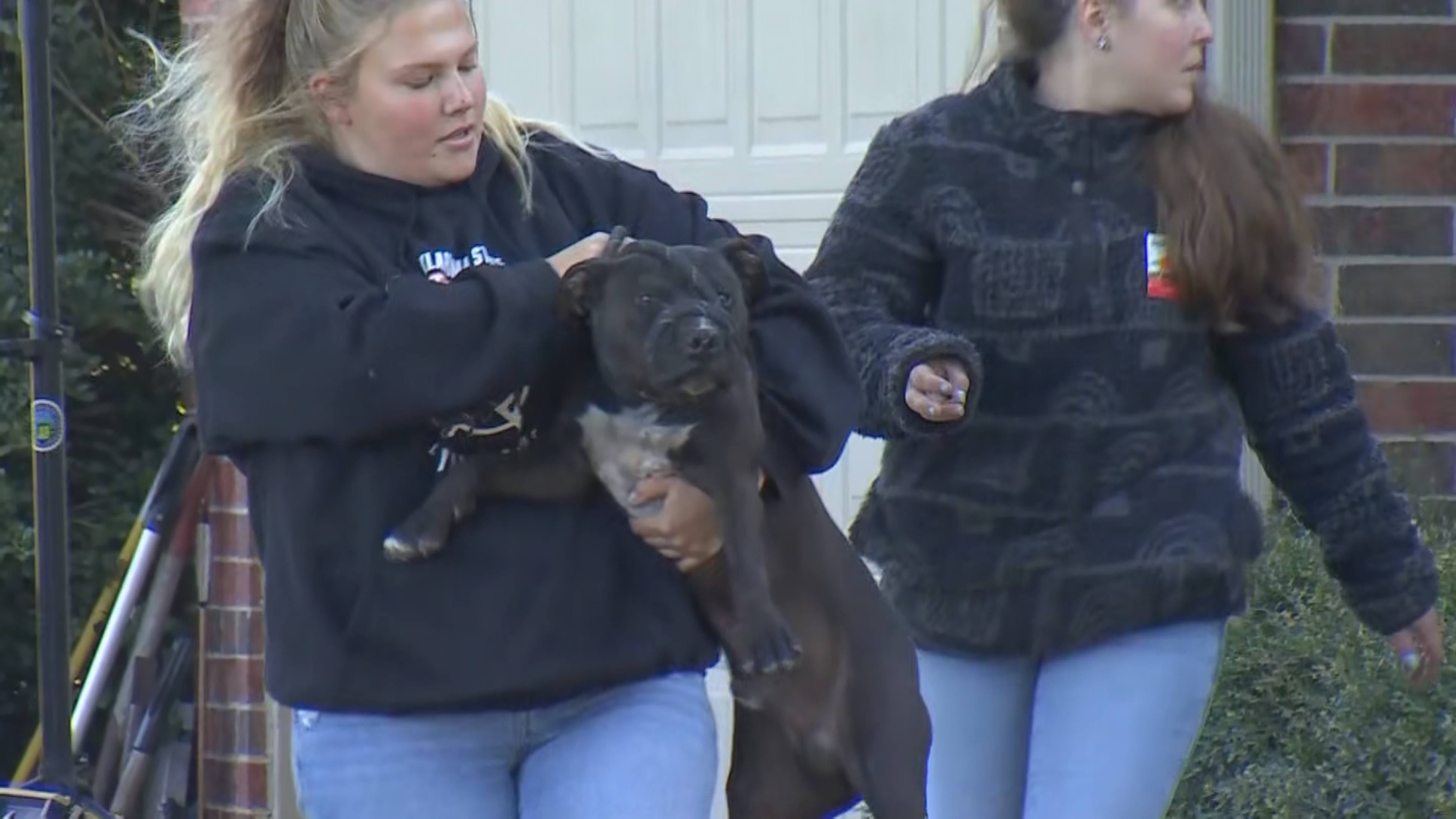 Neighbors Raise Concerns After FBI, US Marshals Swarms Broken Arrow Home; Seizing Dogs, Searching House