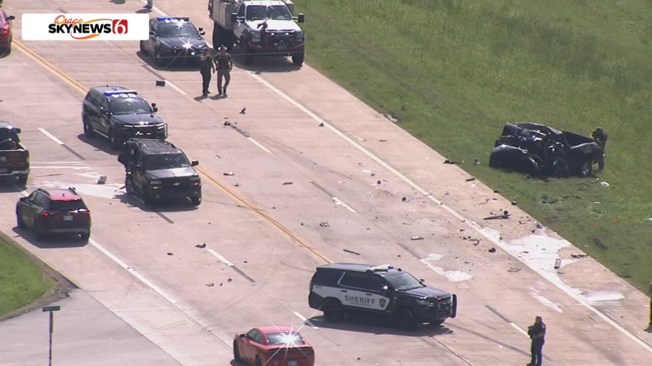 Authorities investigate fatal crash on Highway 33 near Sapulpa