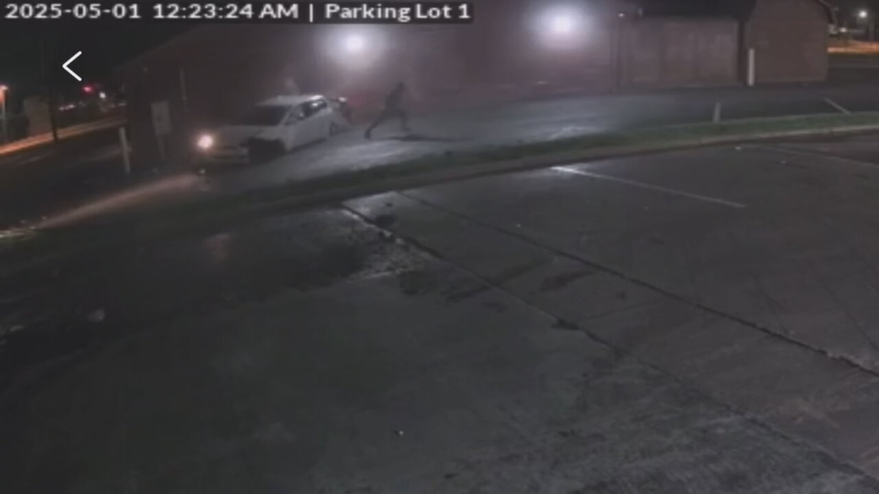 Tulsa police search for driver after crash into restaurant