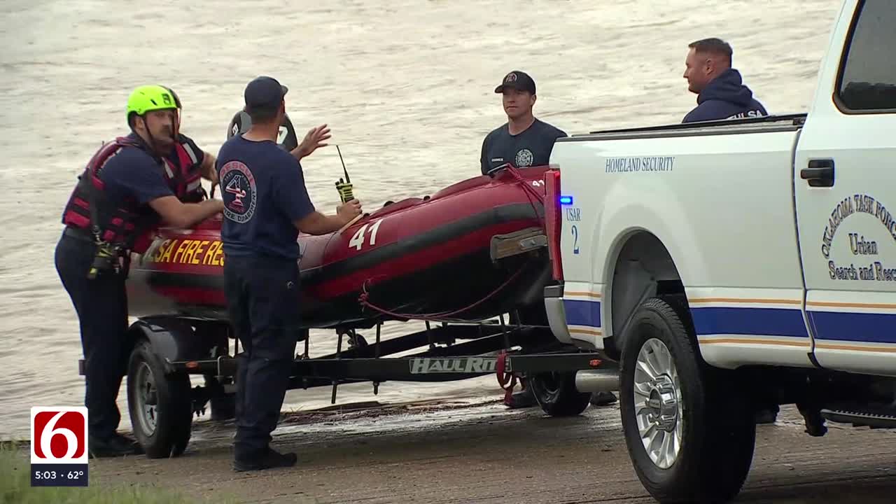 2 men rescued from Arkansas River by Tulsa firefighters