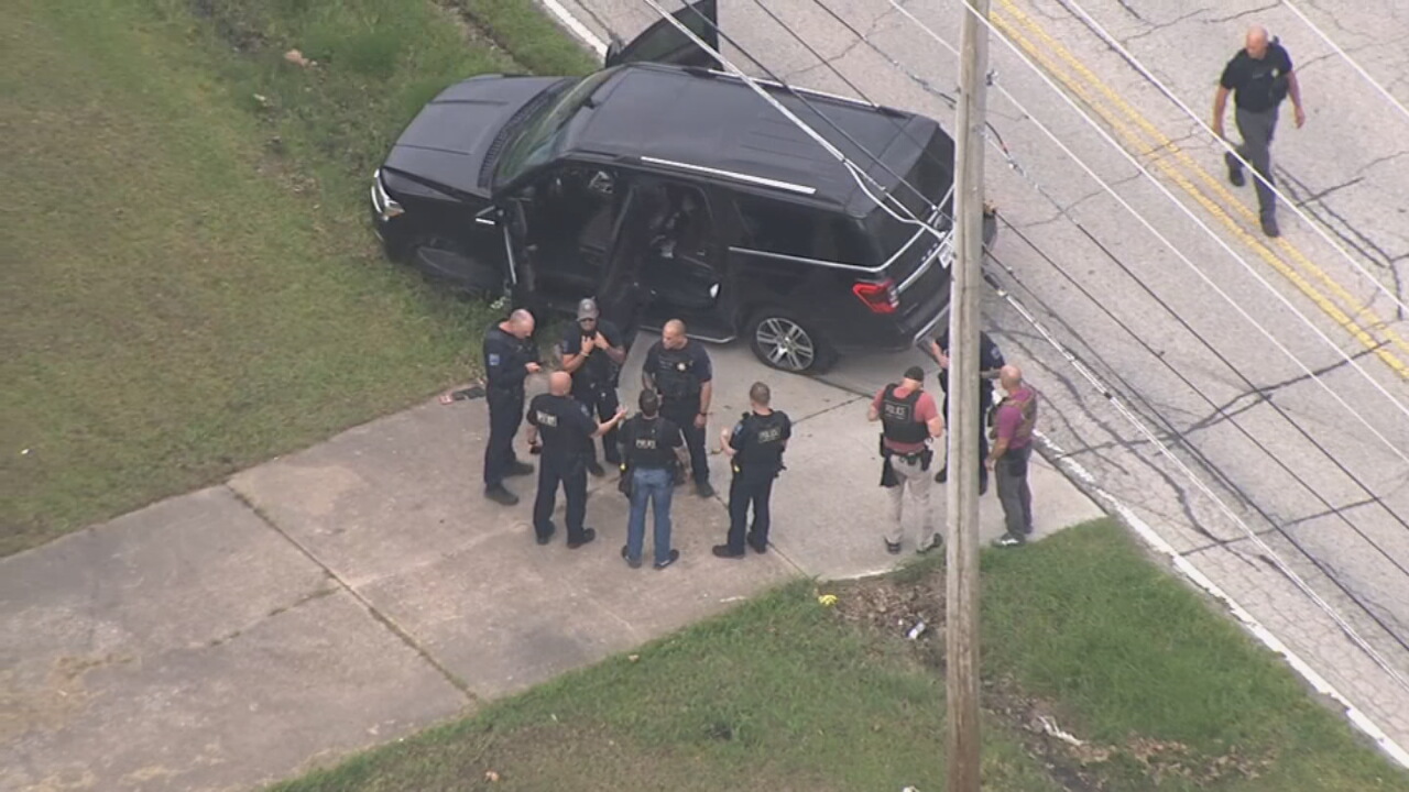 Police Pursuit in Tulsa Ends Near Mingo and 15th: Police Detain Group of People as Investigation Continues