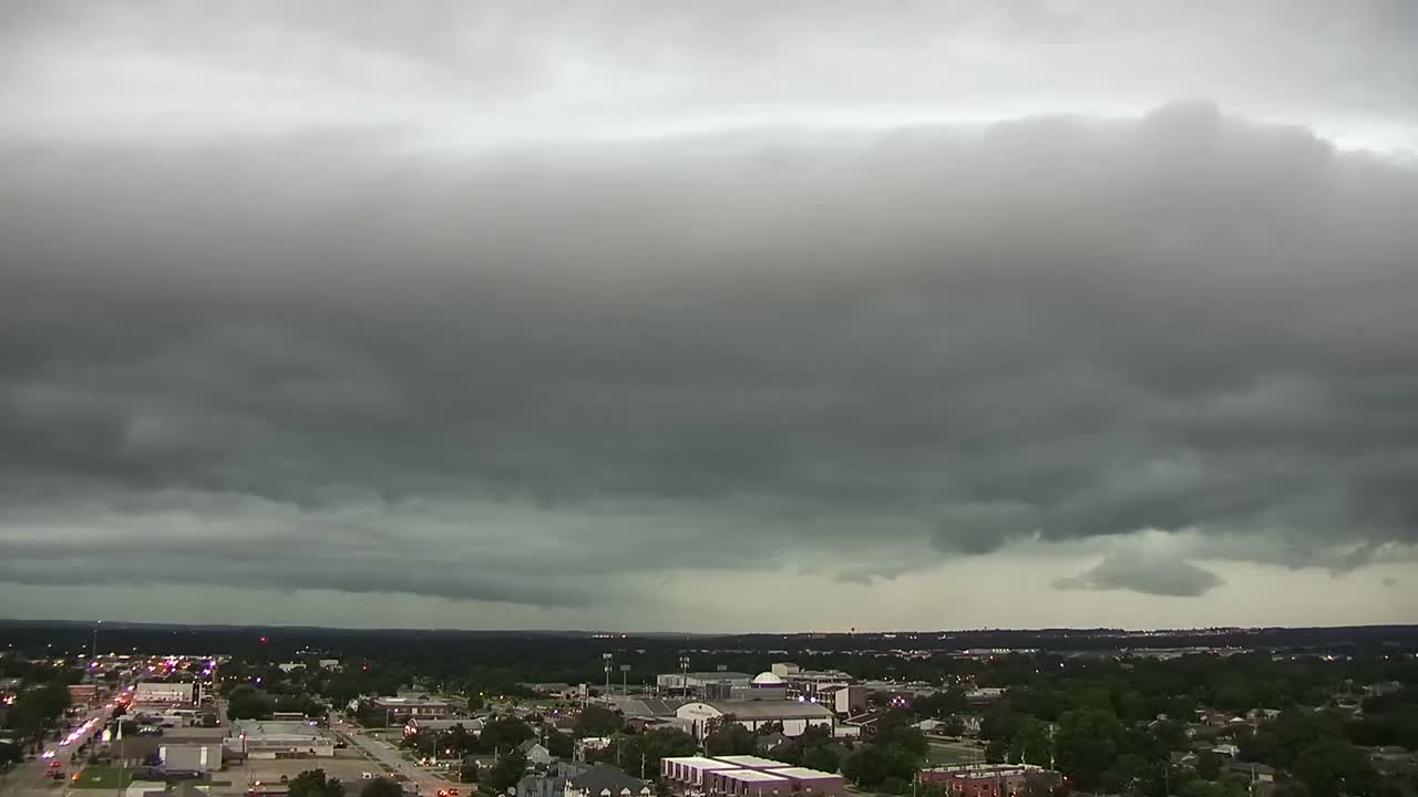 Timelapse video shows shelf cloud move over Tulsa, Oklahoma, | June 17, 2025