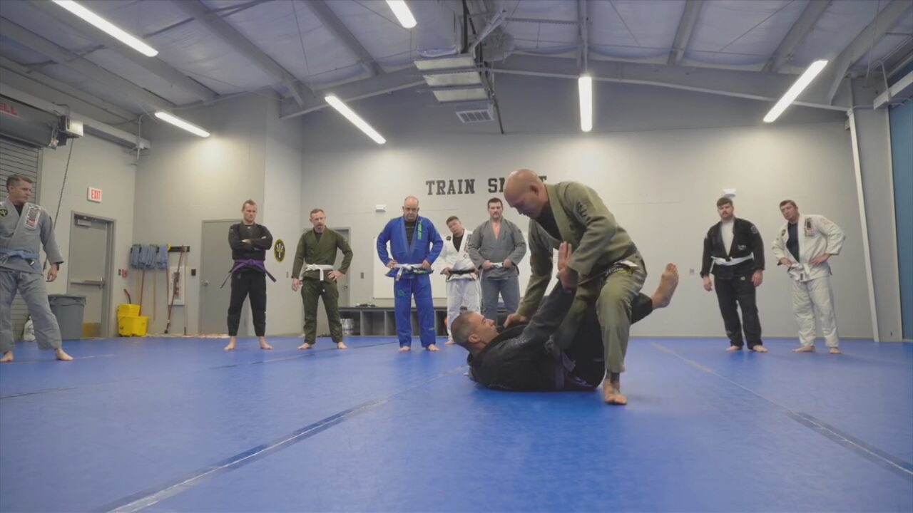 Broken Arrow PD Now Offering Free Brazilian Jiu Jitsu Classes to Officers: 'Just to make themselves a better officer,'