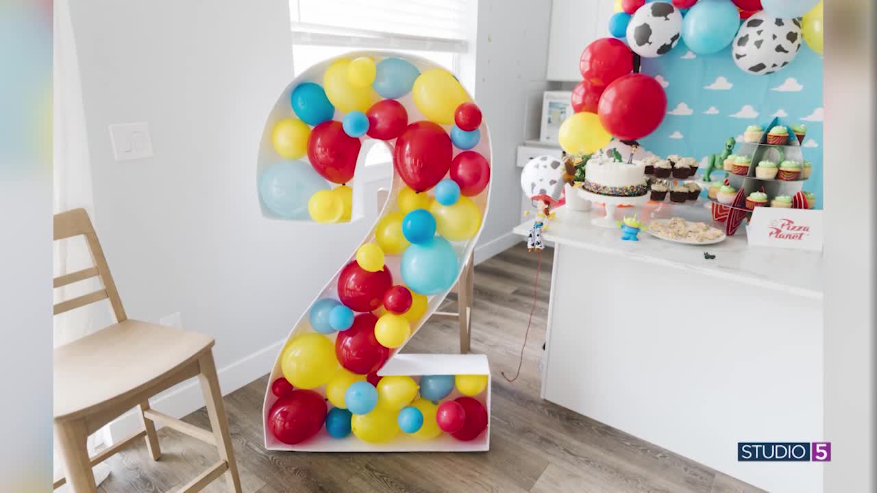 How to put 5 inch balloons inside a JUMBO! No #balloonstuffer #balloon, Balloon Decoration